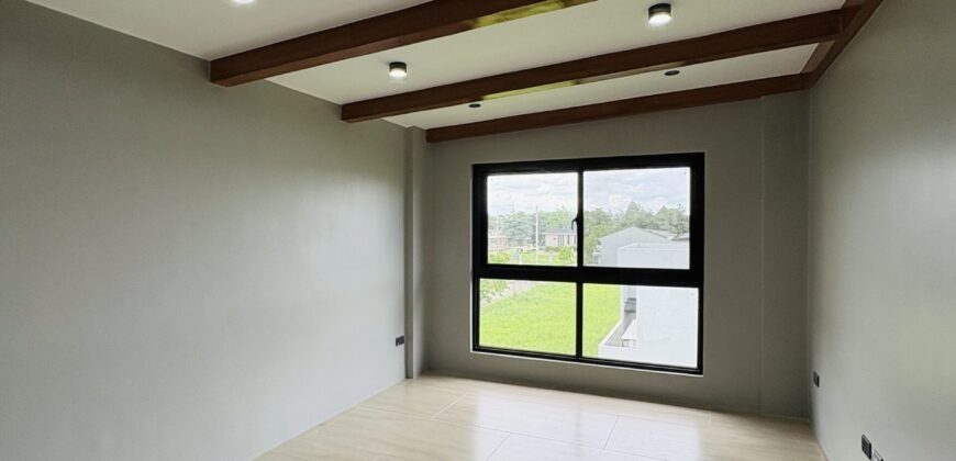 Brand New House with En-Suite Attic in Sonoma Santa Rosa | P21M